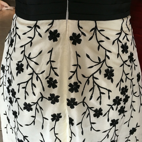 WHITE HOUSE BLACK MARKET STRAPLESS DRESS - Picture 3 of 7